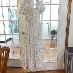 Chic White Floral Maxi Dress